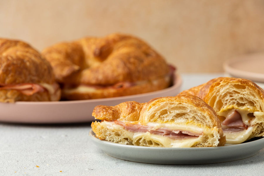 Sonkás Sajtos Croissant - Ínyenc Kredenc Budaörs